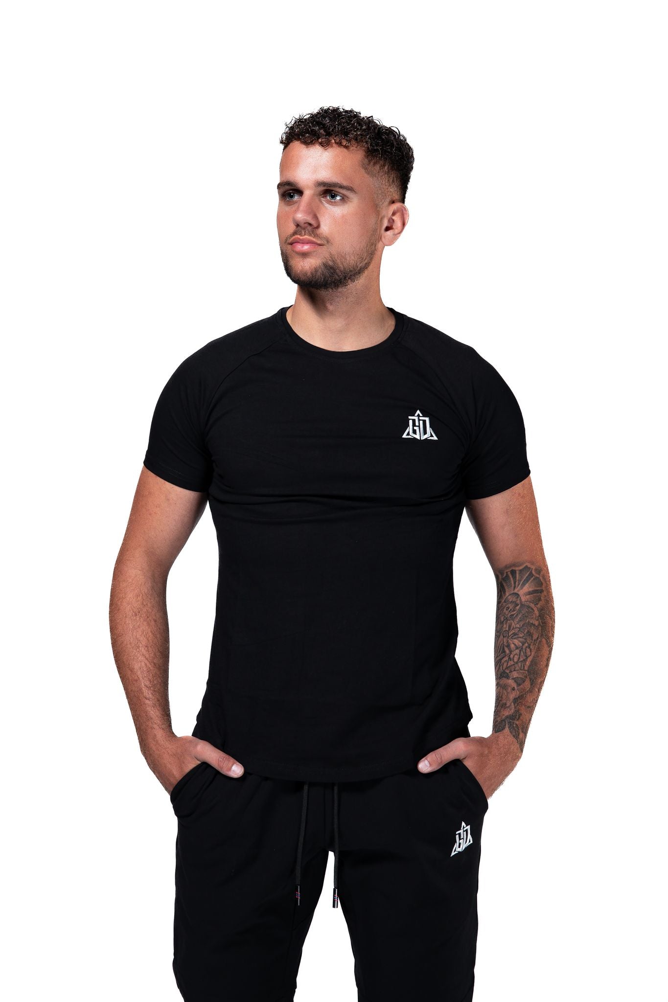 The Signature Curved Slim Black T-shirt