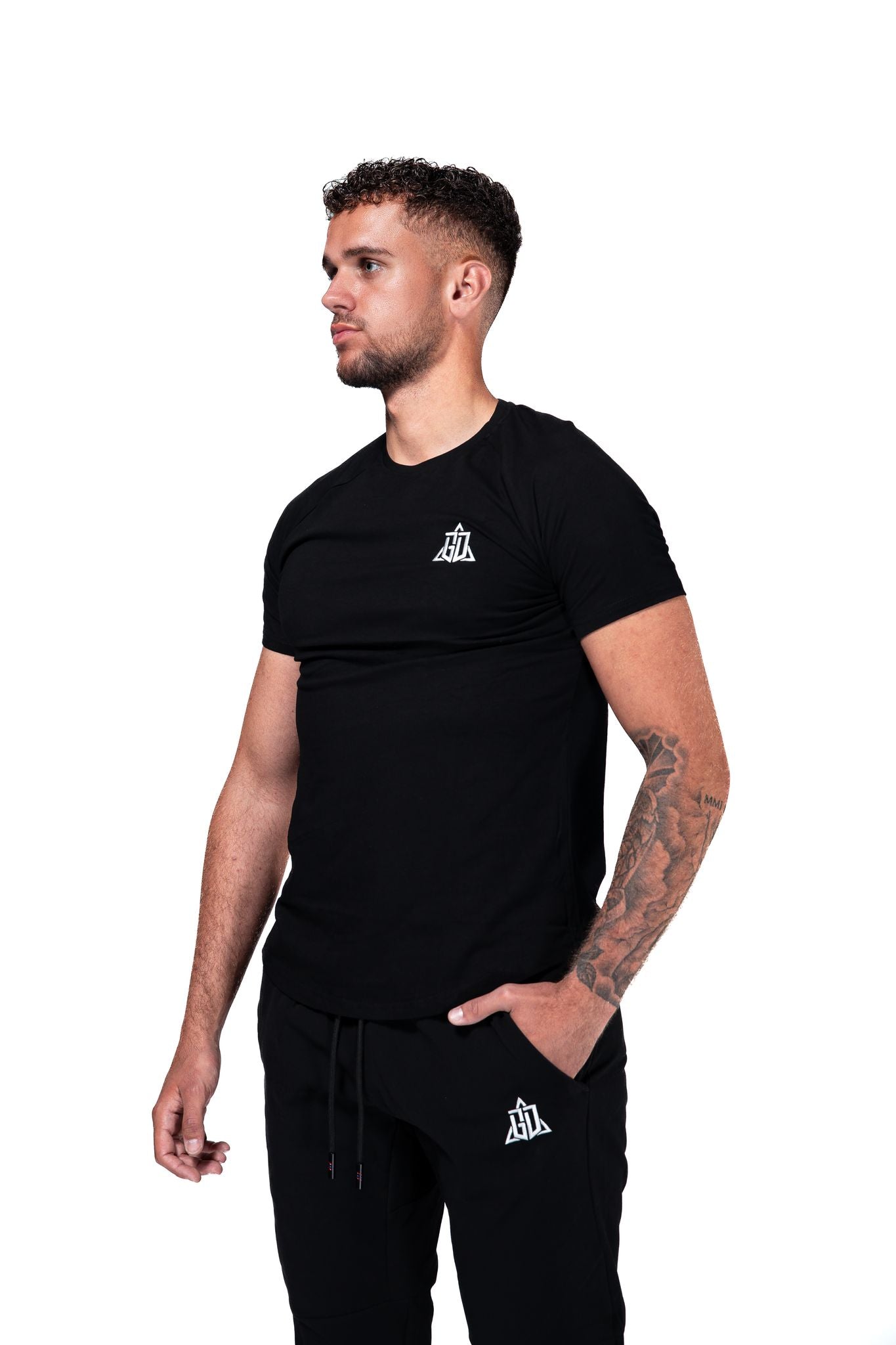 The Signature Curved Slim Black T-shirt