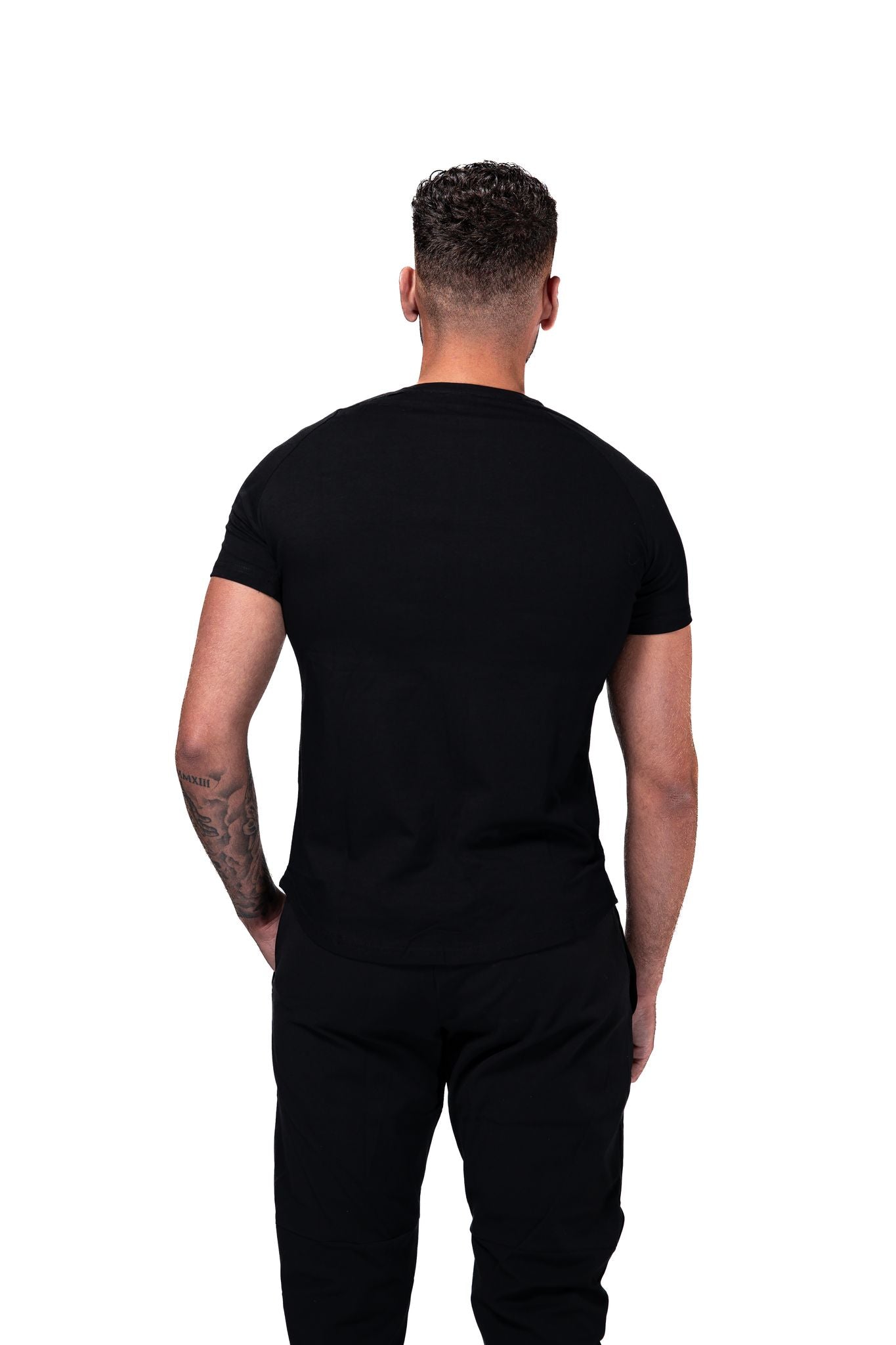 The Signature Curved Slim Black T-shirt