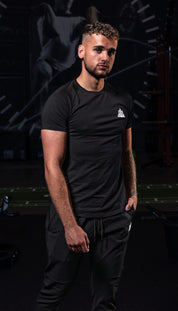The Signature Curved Slim Black T-shirt