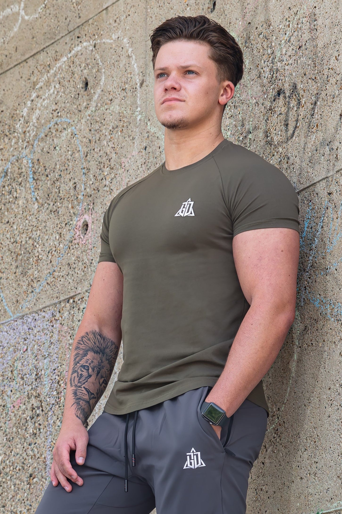 The Signature Curved Slim Green T-shirt