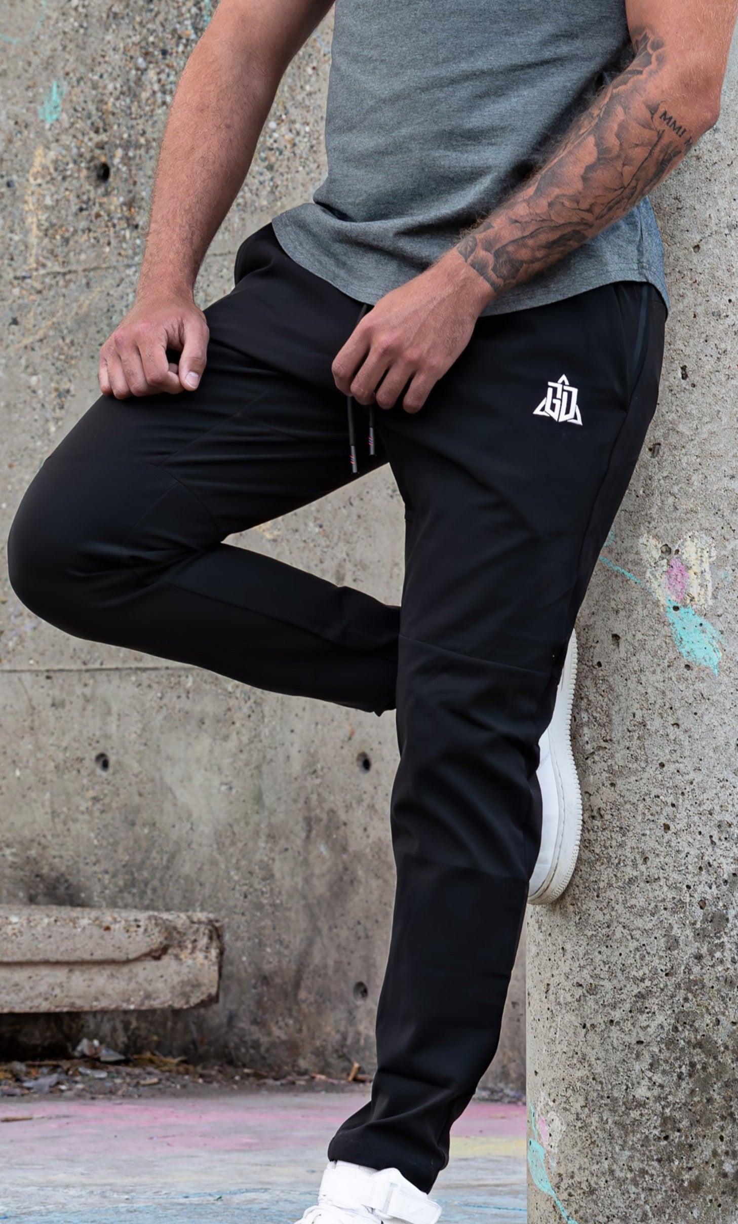 The Signature Joggers Black